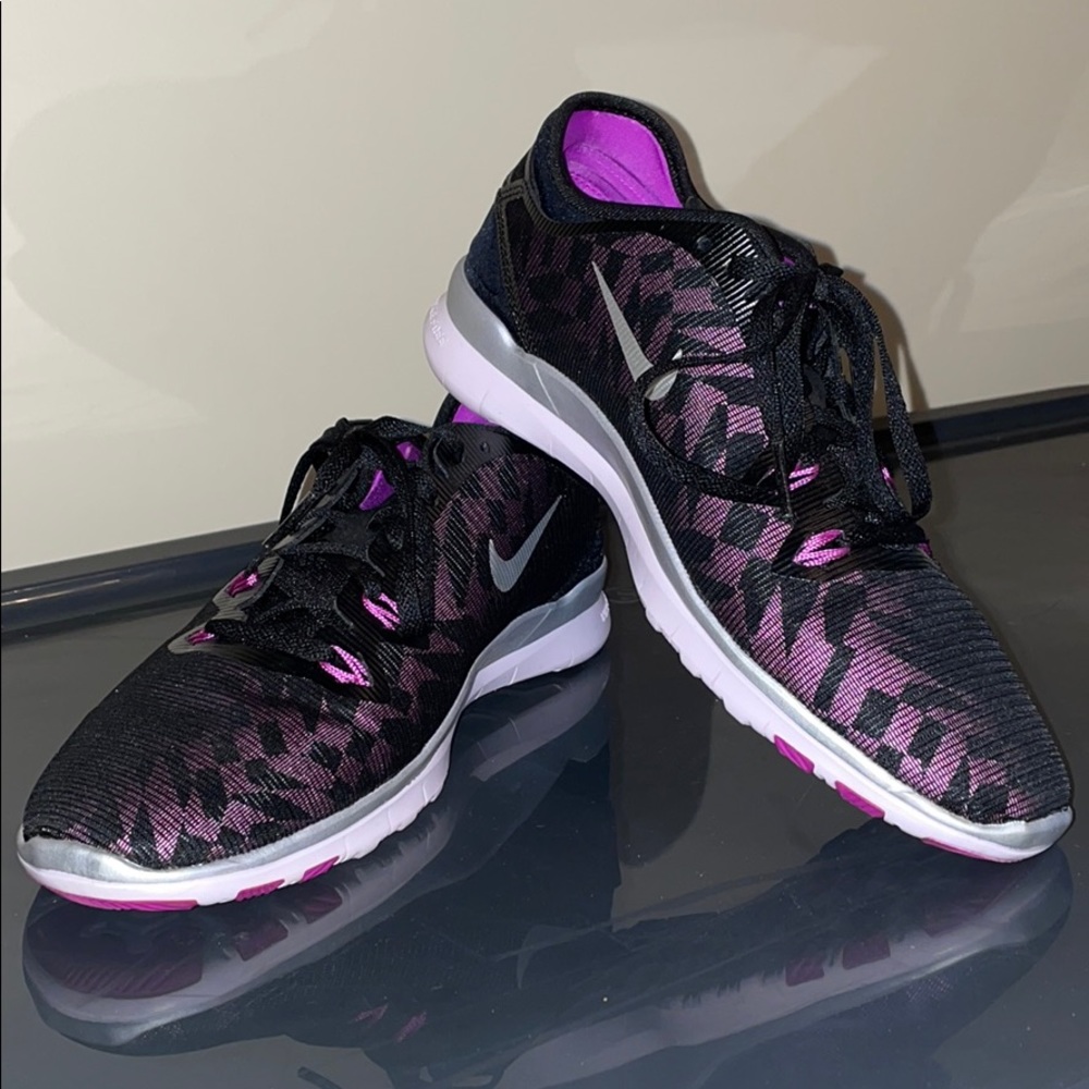 NEVER WORN Nike sneakers
